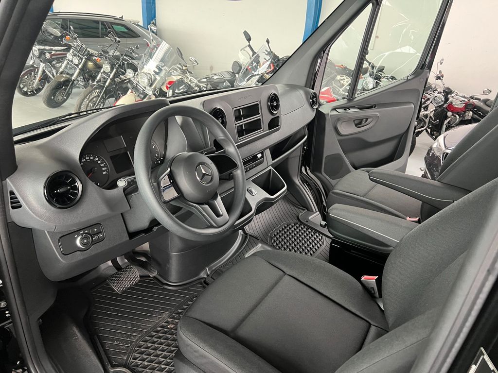 Mercedes-Benz Sprinter 2025