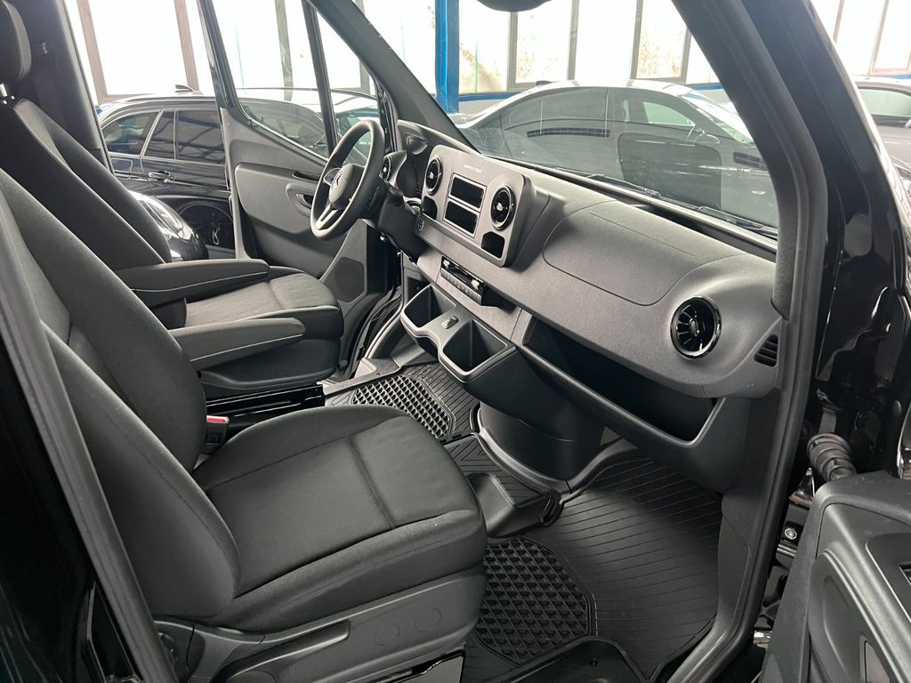 Mercedes-Benz Sprinter 2025