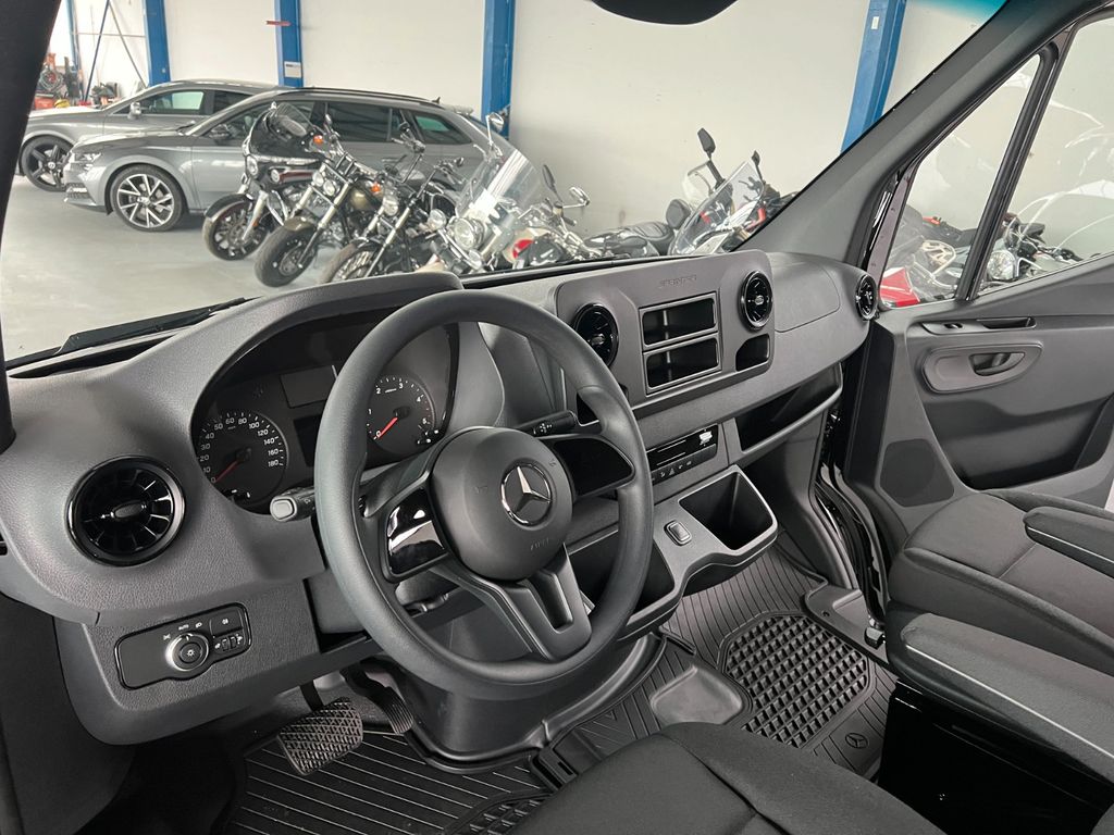 Mercedes-Benz Sprinter 2025