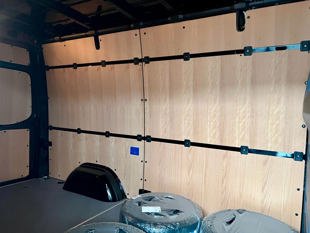 Mercedes-Benz Sprinter 2025