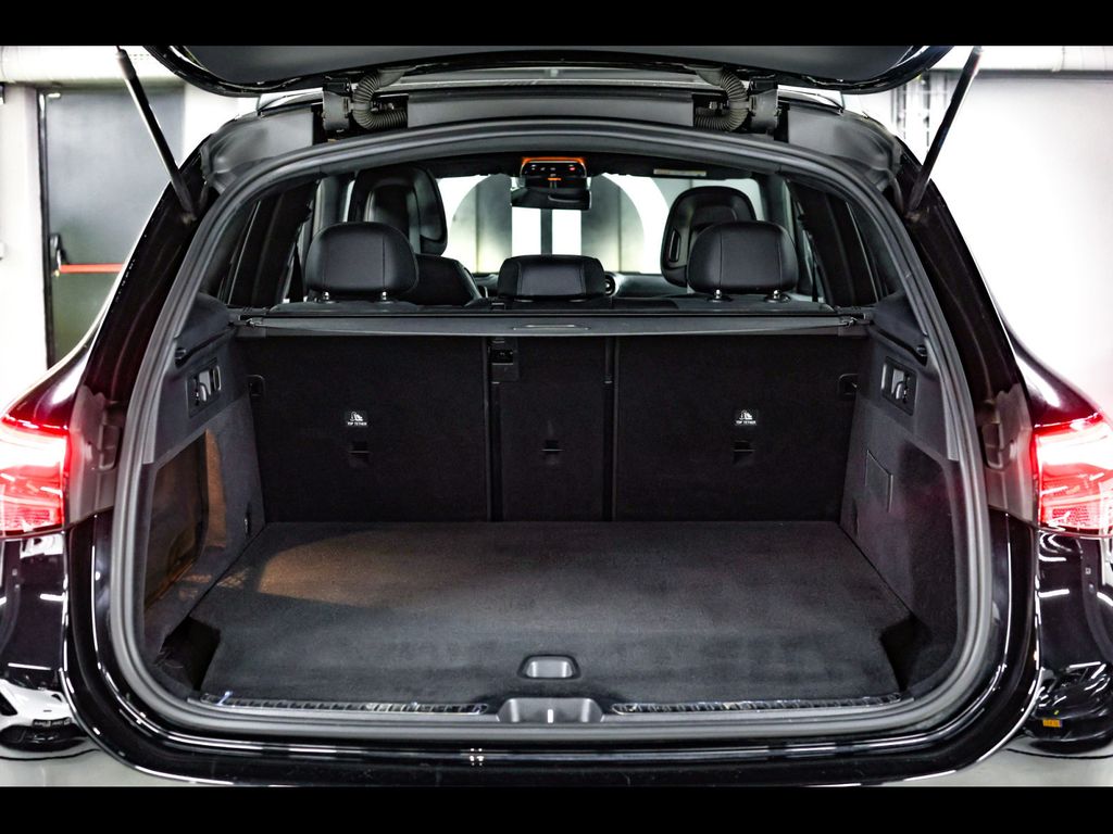 Mercedes-Benz GLC 300 2023