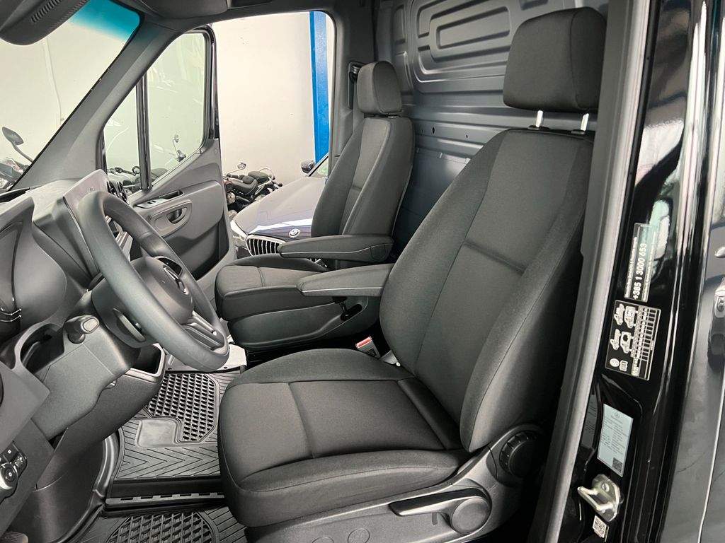 Mercedes-Benz Sprinter 2025
