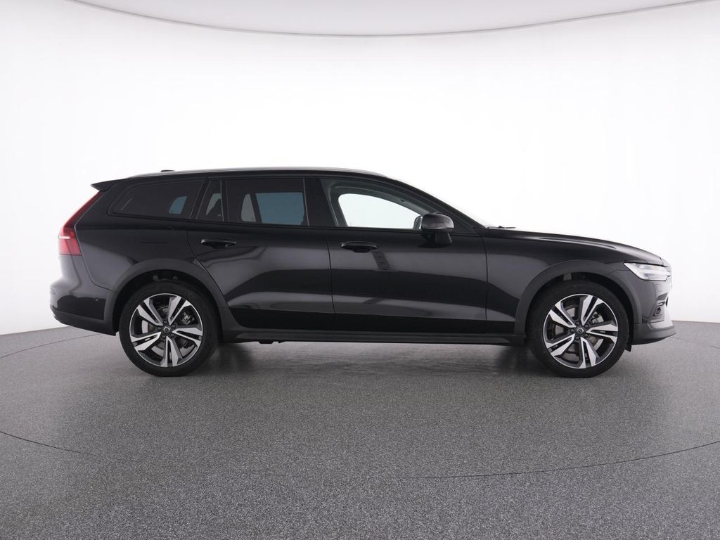 Volvo V60 Cross Country 2024