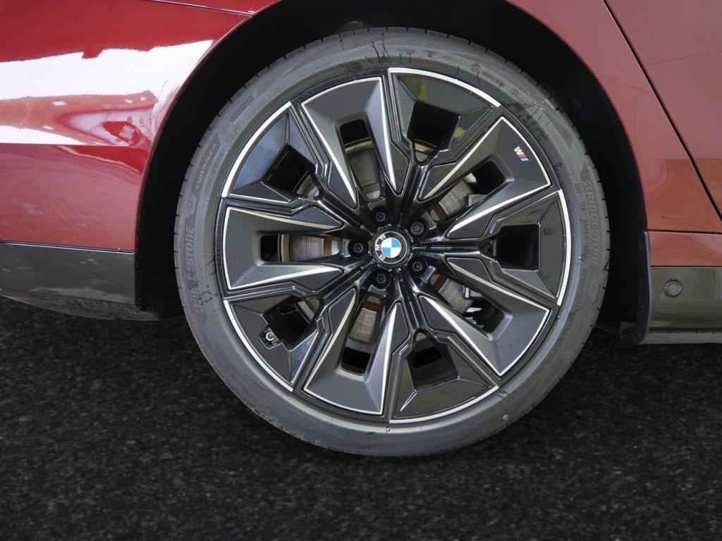 BMW i7 2024
