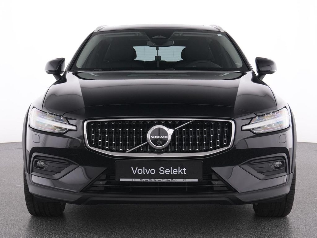 Volvo V60 Cross Country 2024