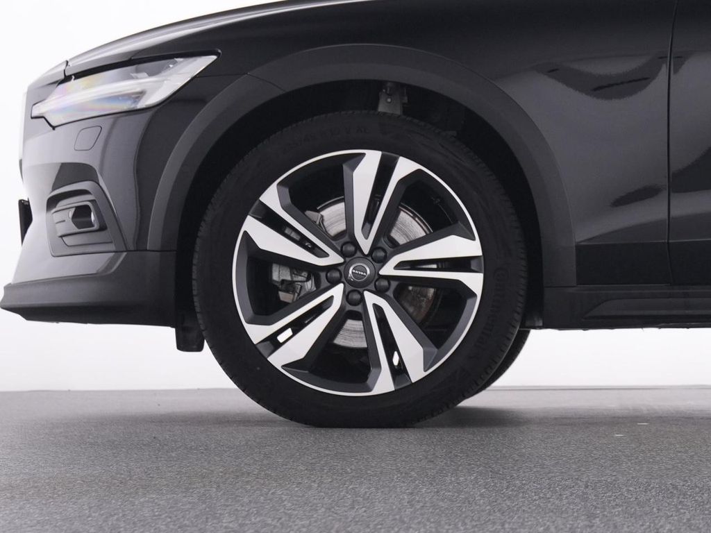 Volvo V60 Cross Country 2024