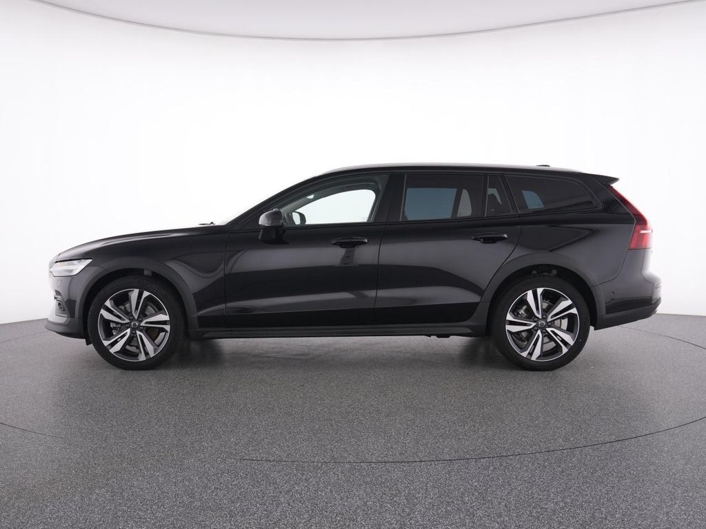 Volvo V60 Cross Country 2024