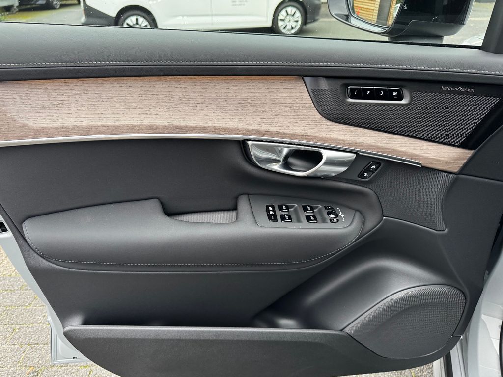 Volvo XC90 2025
