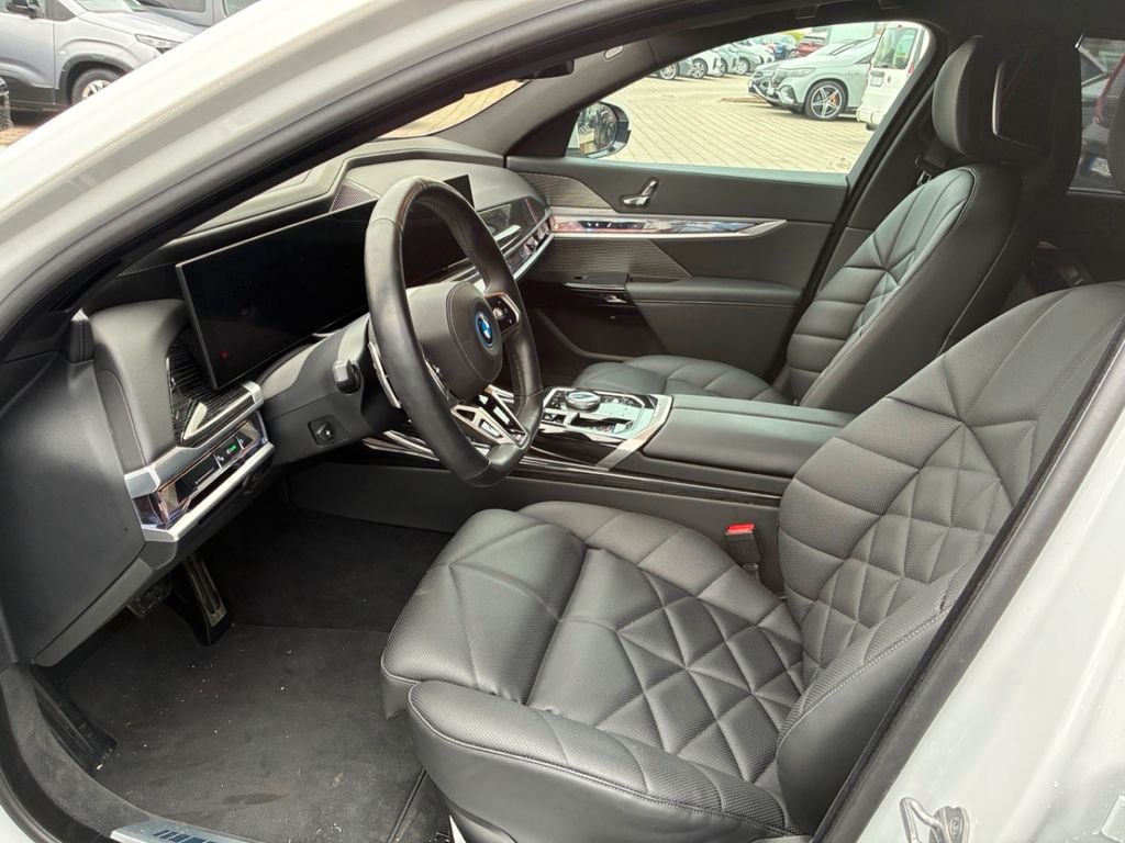 BMW i7 2024