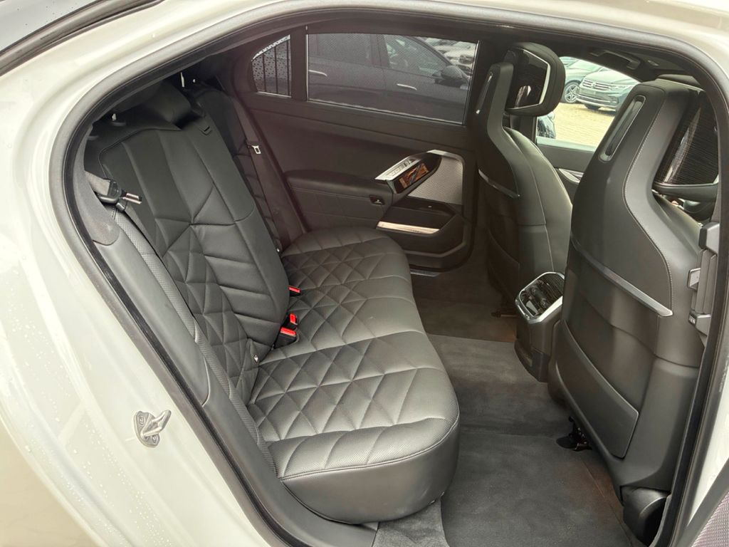 BMW i7 2024