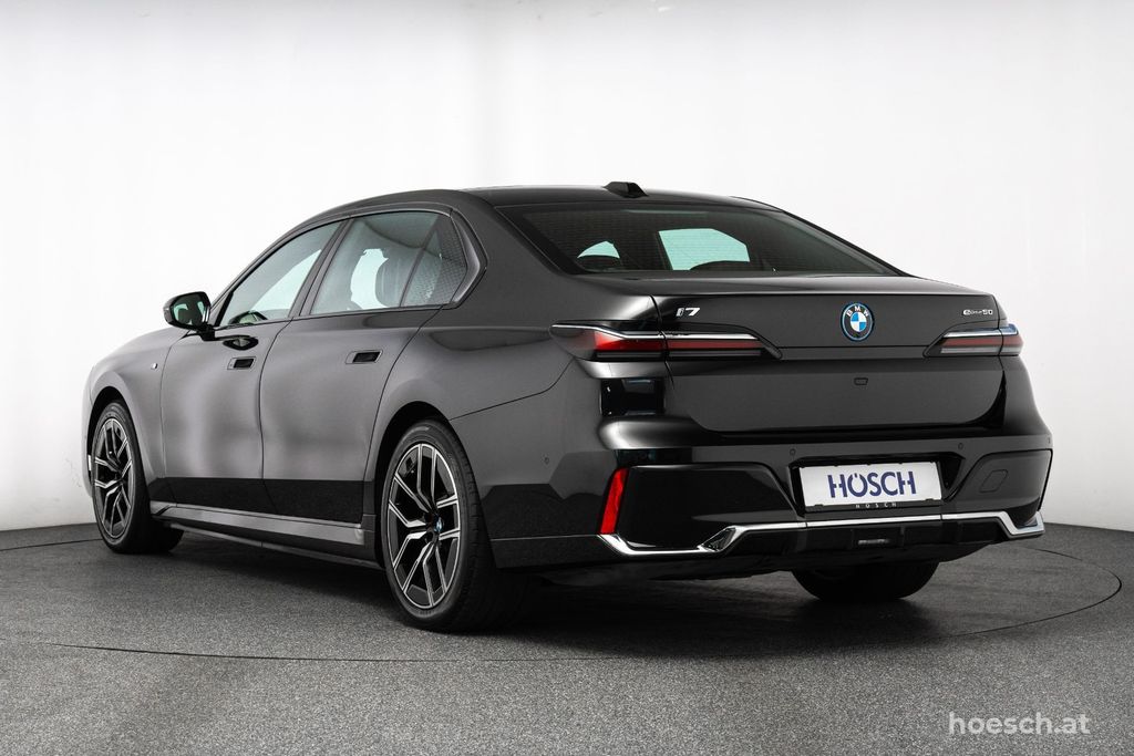 BMW i7 2024