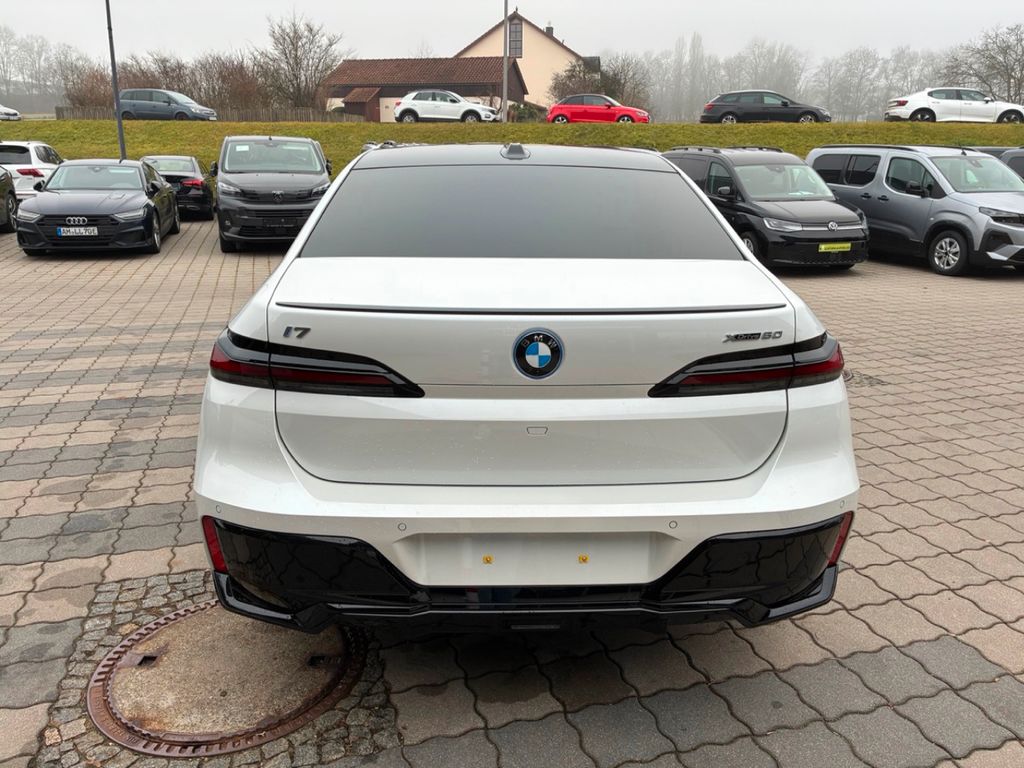BMW i7 2024