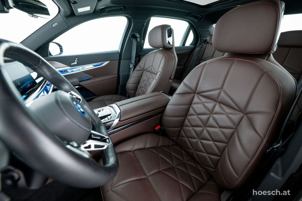 BMW i7 2024