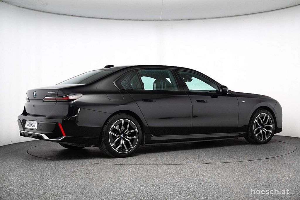 BMW i7 2024