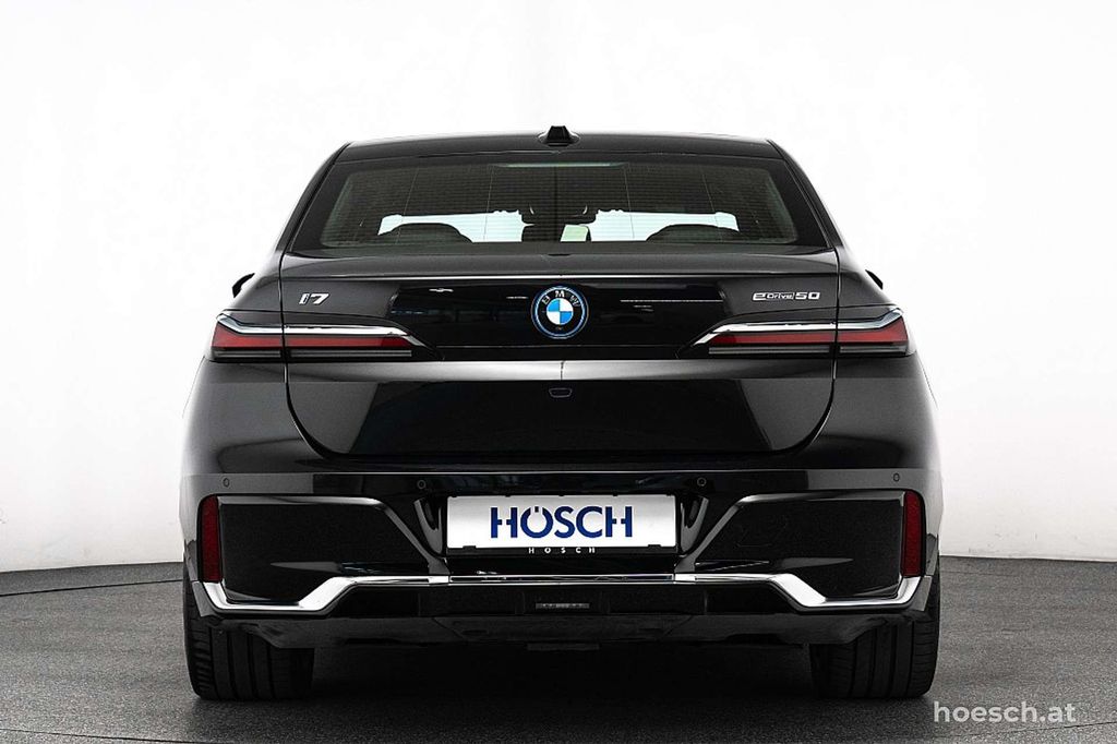 BMW i7 2024