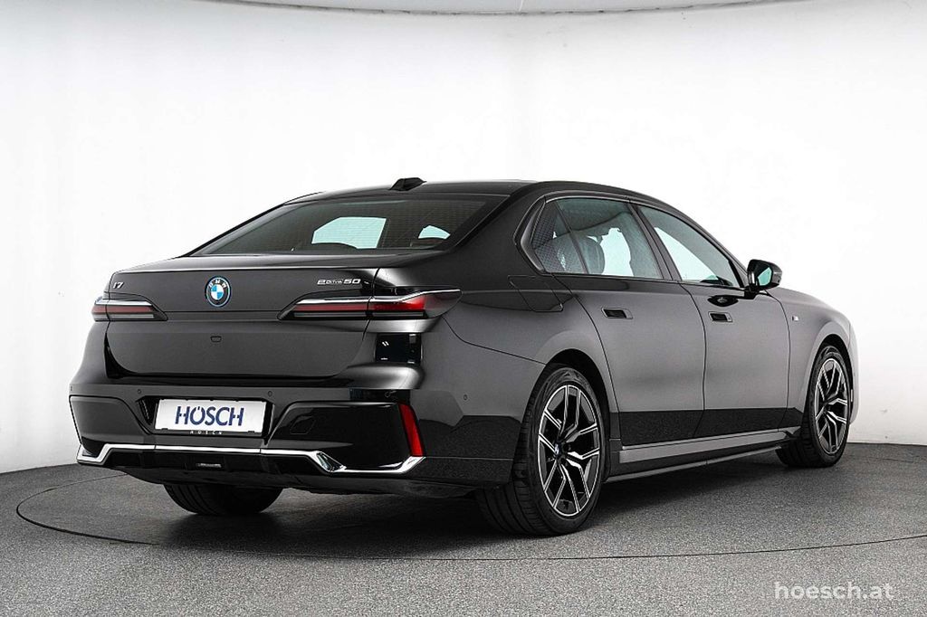 BMW i7 2024