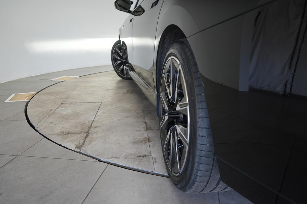 BMW i7 2023