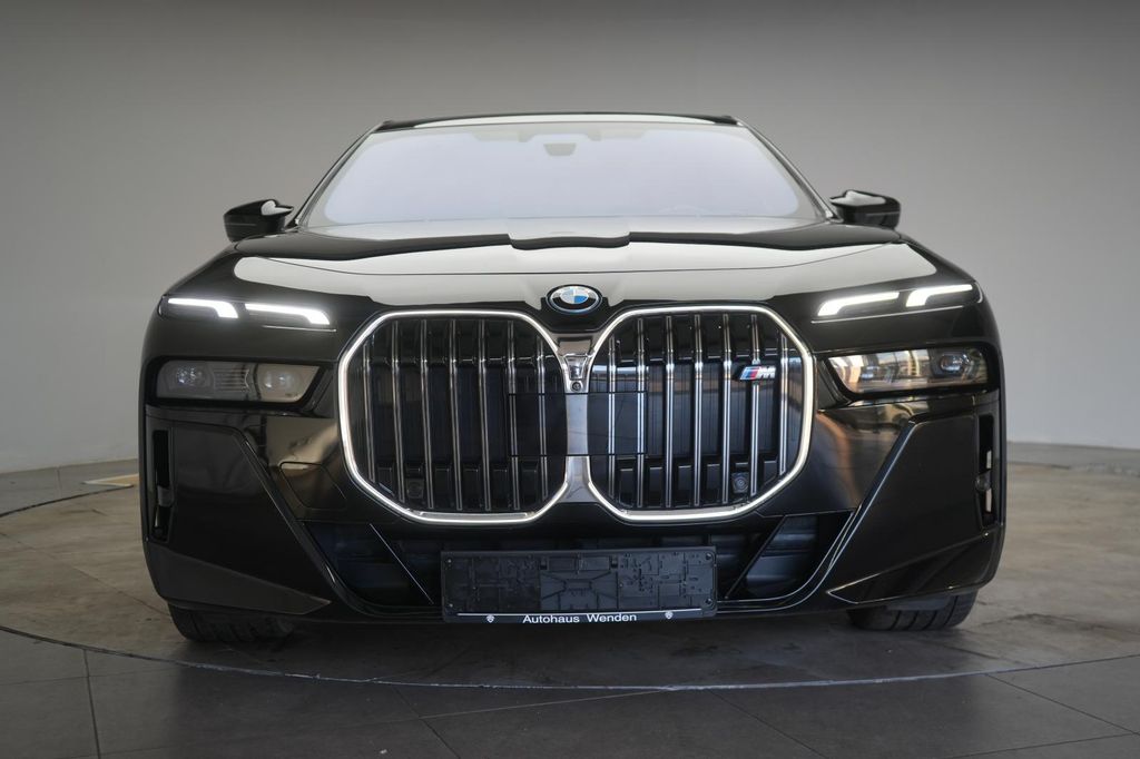 BMW i7 2023