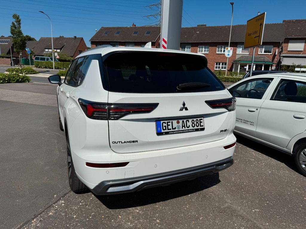 Mitsubishi Plug-in Hybrid Outlander 2026
