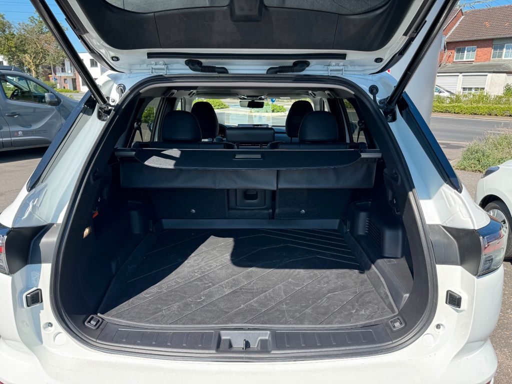 Mitsubishi Plug-in Hybrid Outlander 2026