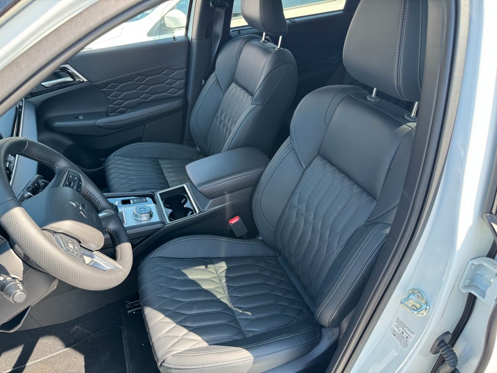 Mitsubishi Plug-in Hybrid Outlander 2026