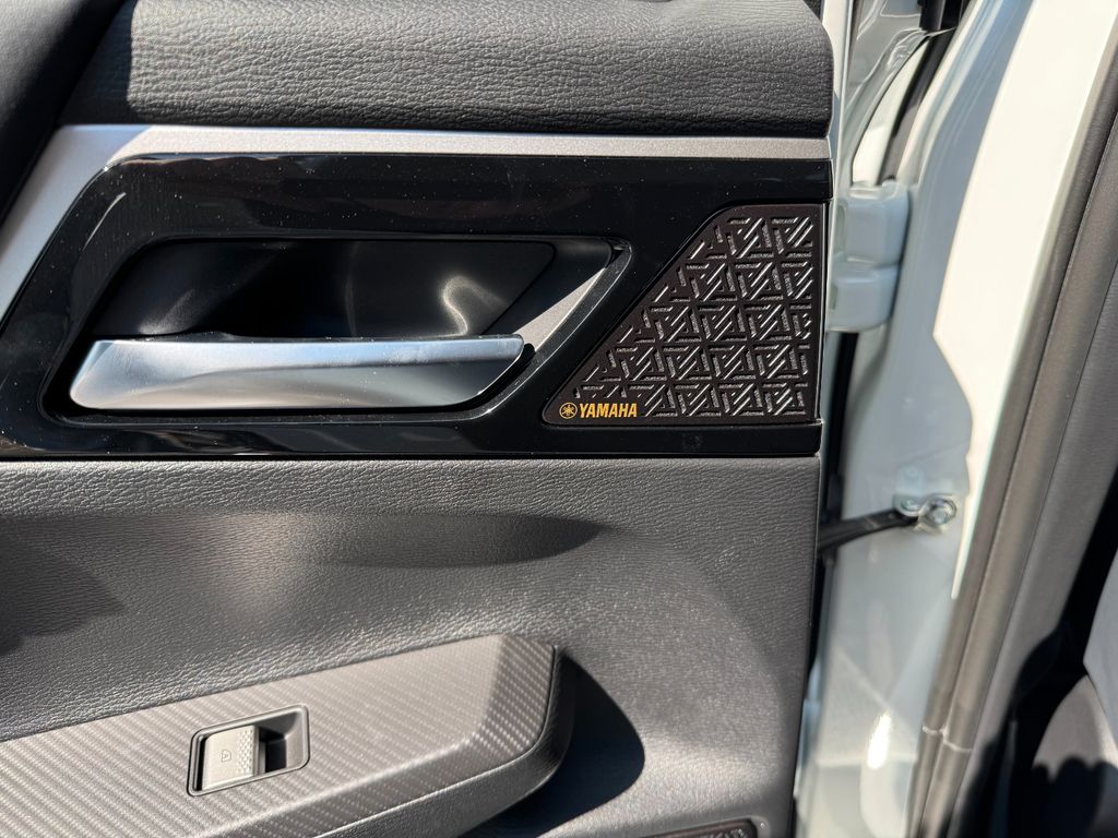 Mitsubishi Plug-in Hybrid Outlander 2026