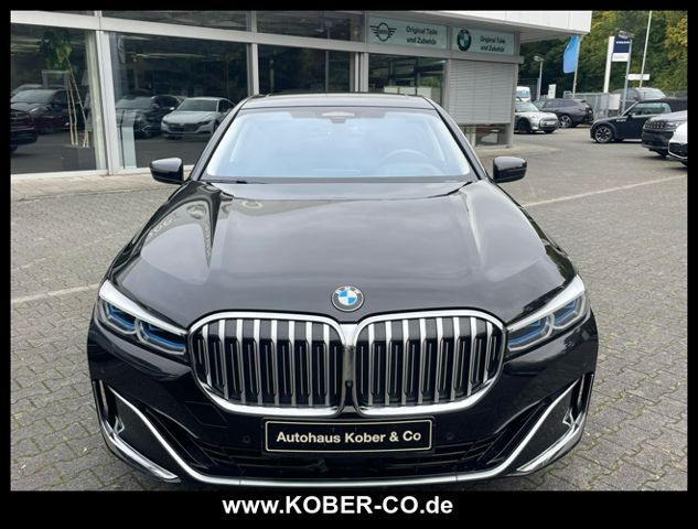 BMW 750 2021