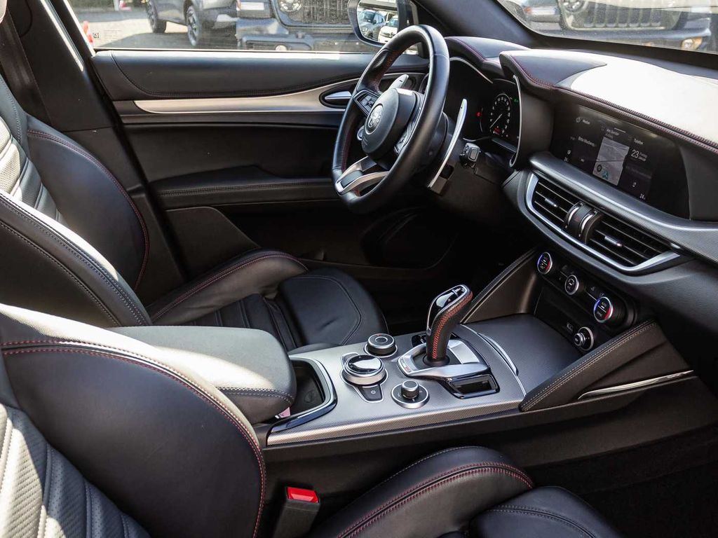 Alfa Romeo Stelvio 2023