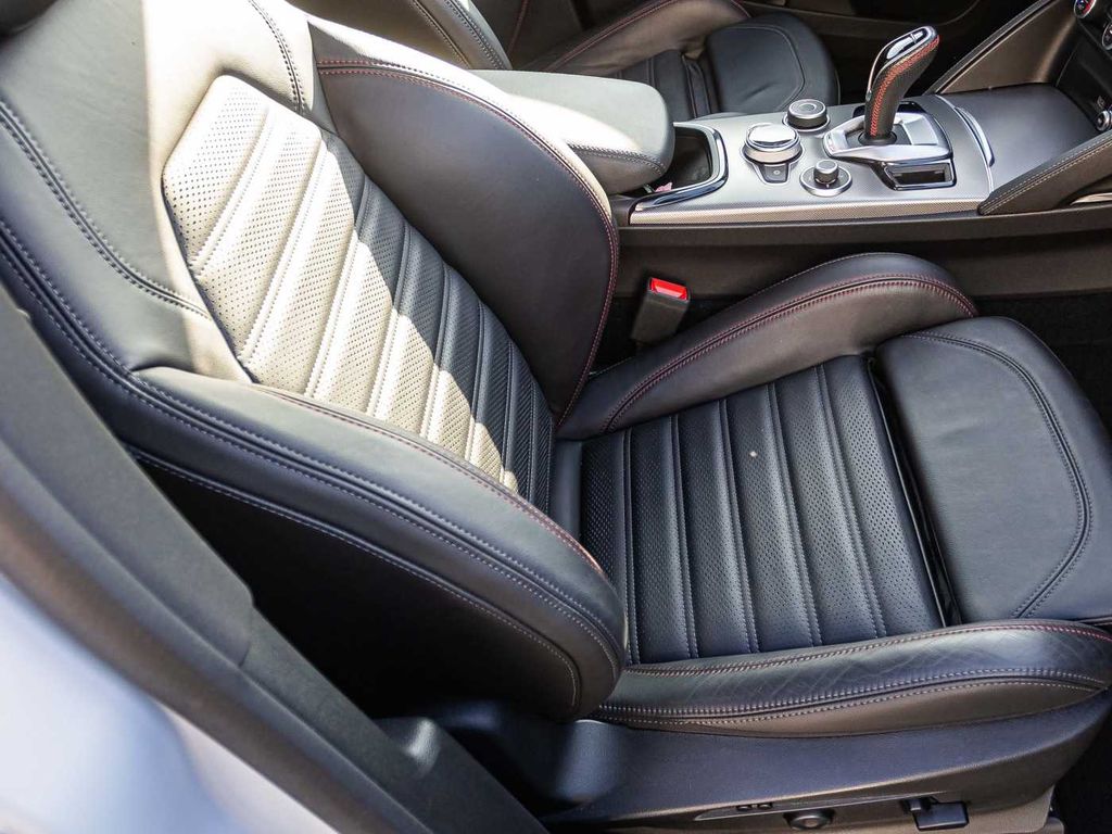 Alfa Romeo Stelvio 2023