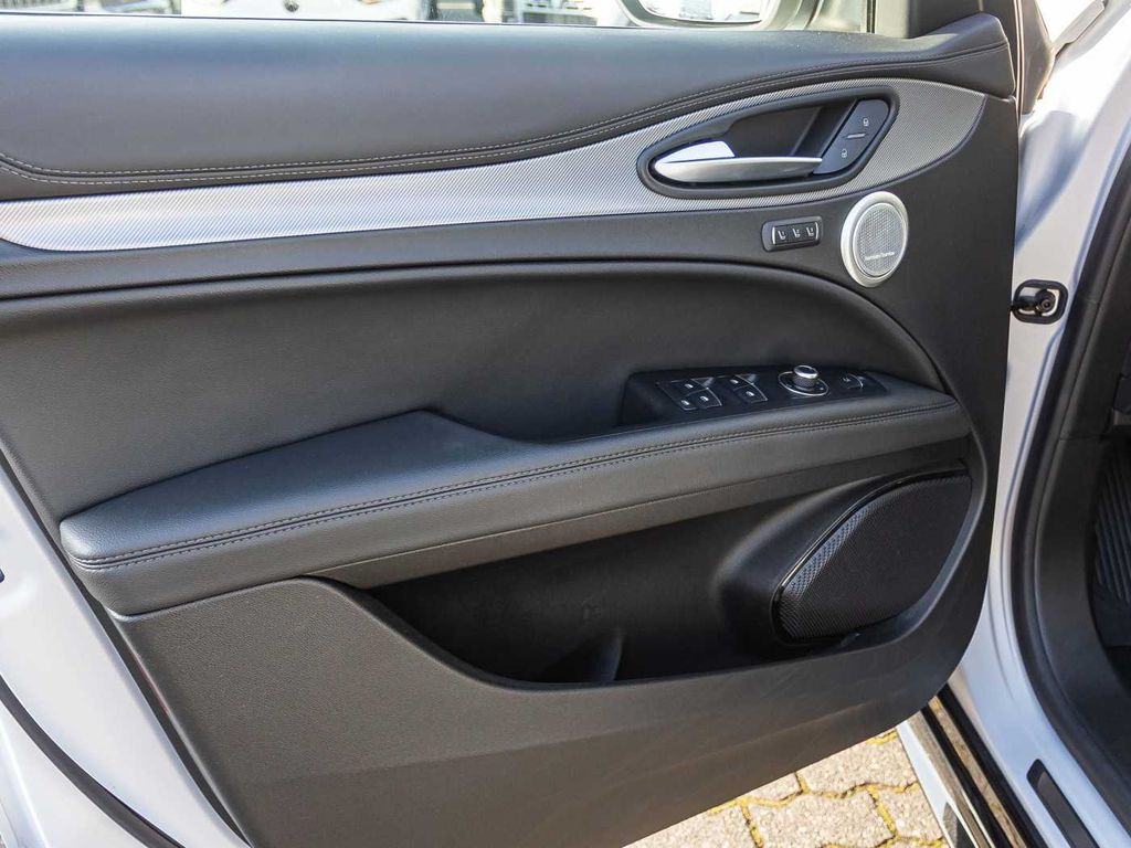 Alfa Romeo Stelvio 2023