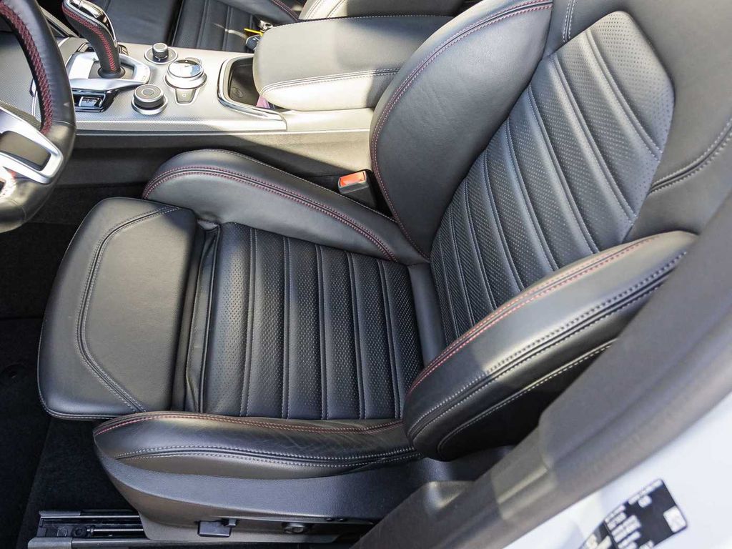 Alfa Romeo Stelvio 2023