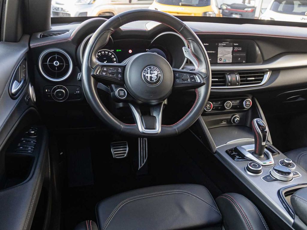 Alfa Romeo Stelvio 2023