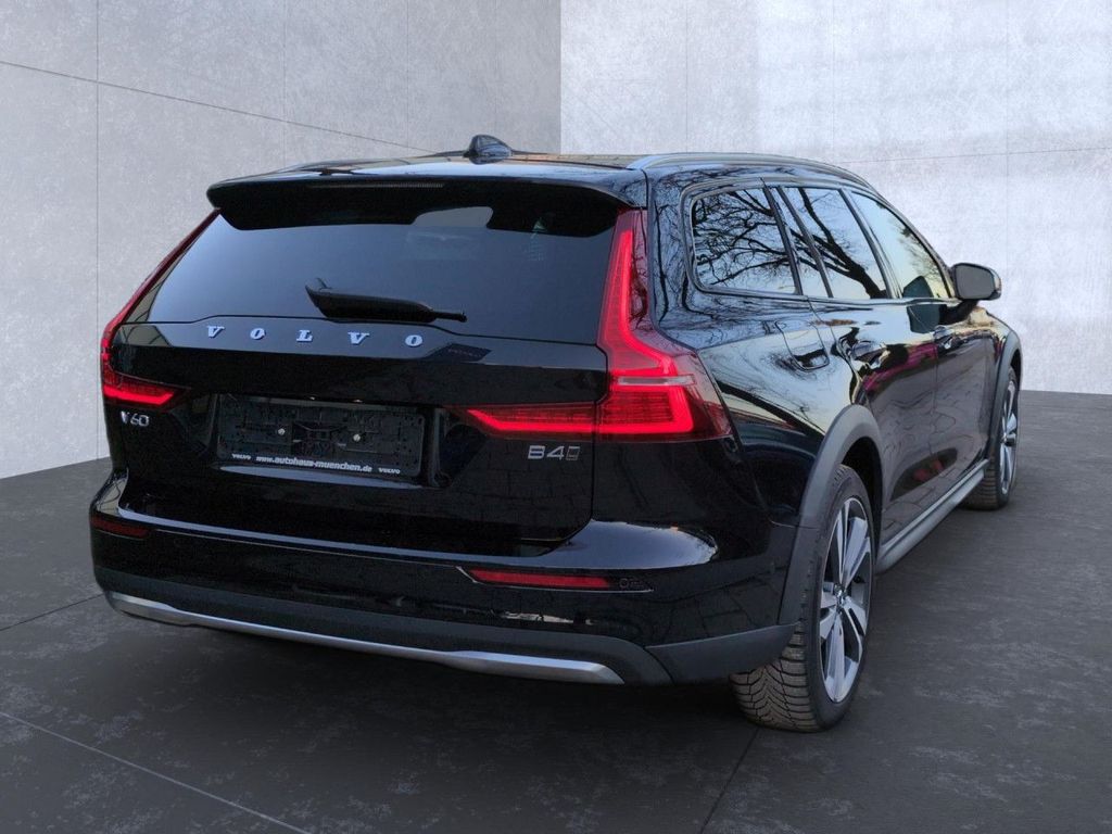 Volvo V60 Cross Country 2023