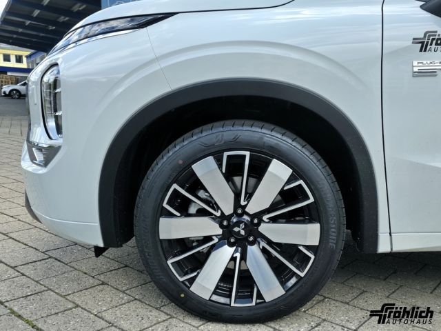 Mitsubishi Plug-in Hybrid Outlander 2025