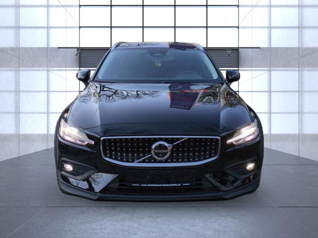 Volvo V60 Cross Country 2023