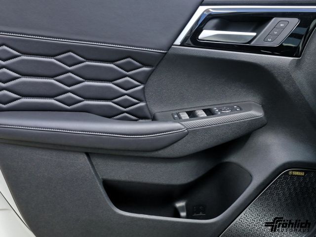 Mitsubishi Plug-in Hybrid Outlander 2025