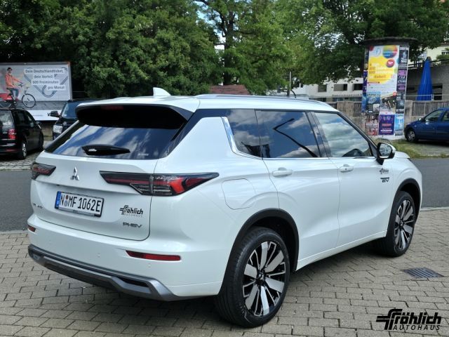 Mitsubishi Plug-in Hybrid Outlander 2025