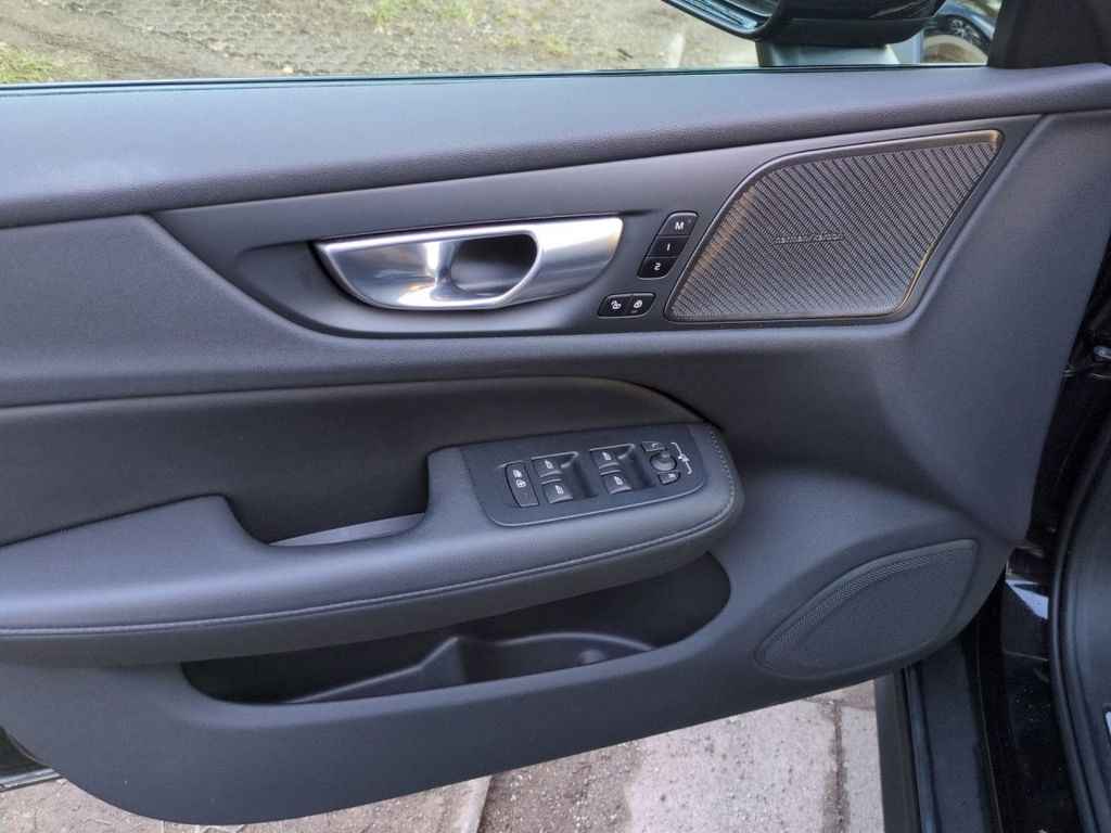 Volvo V60 Cross Country 2023