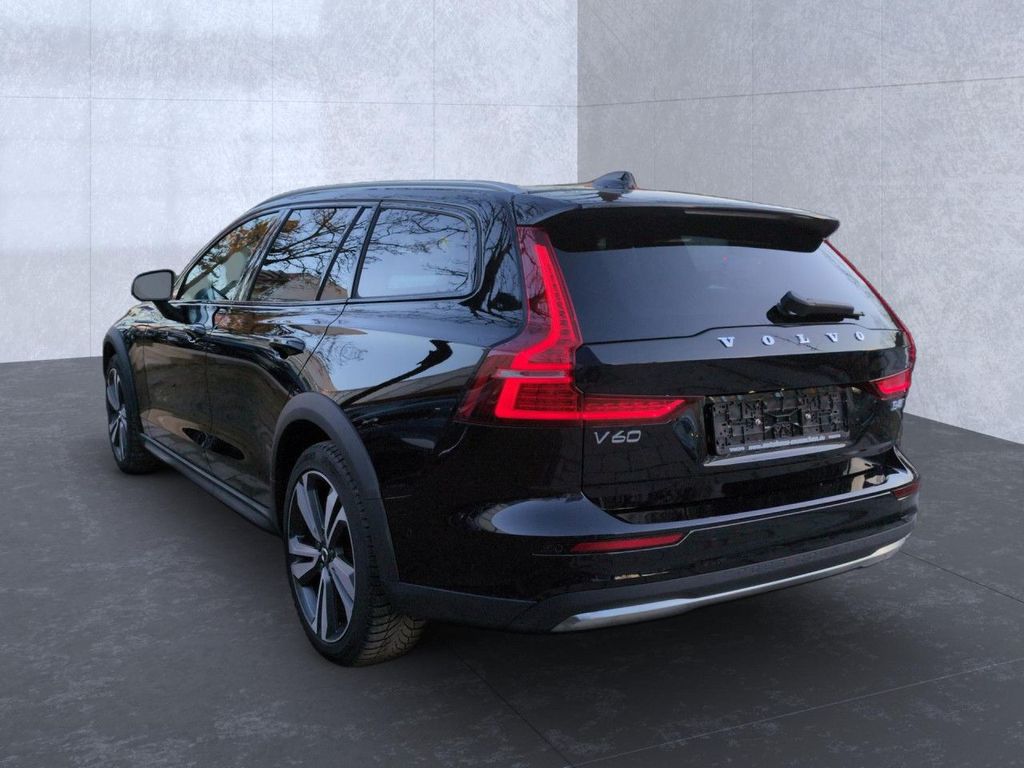 Volvo V60 Cross Country 2023