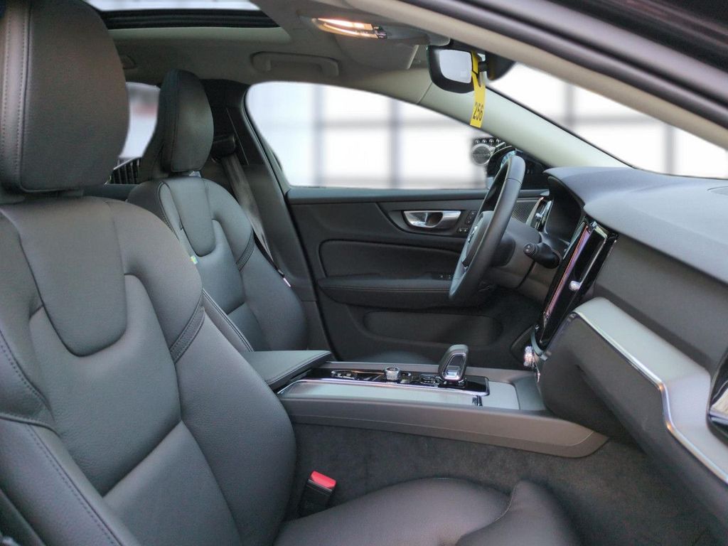 Volvo V60 Cross Country 2023