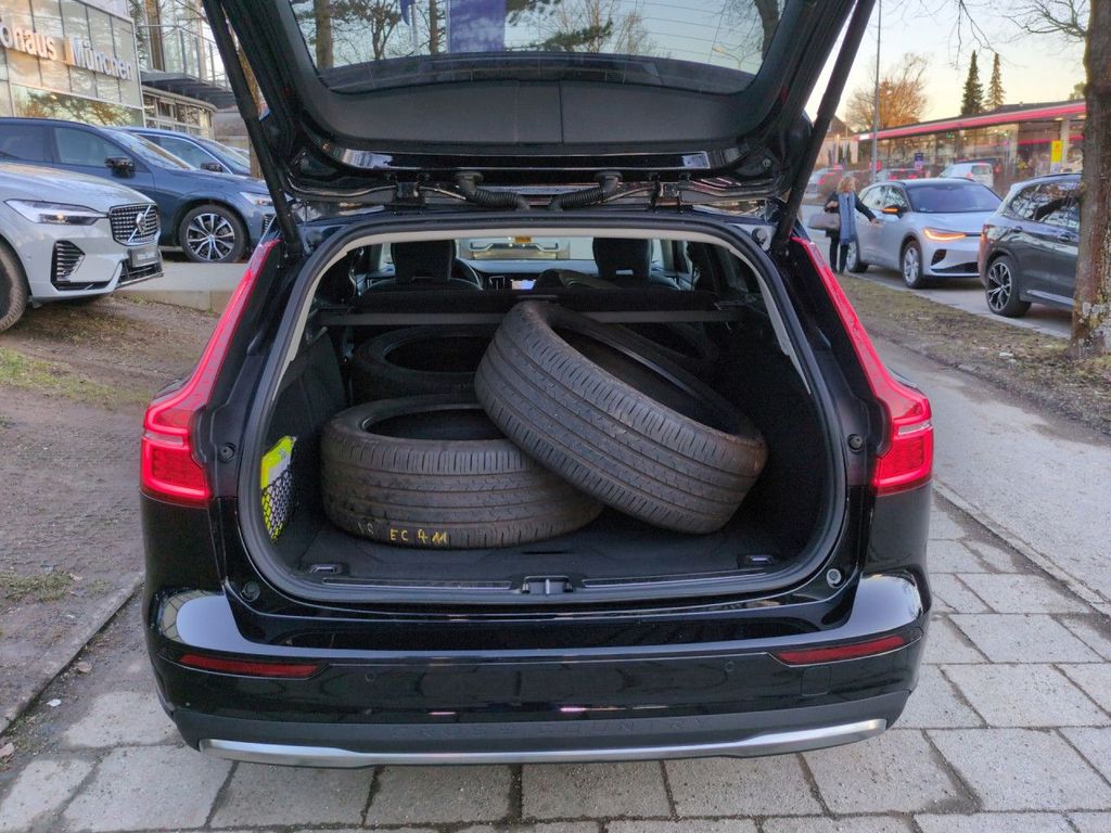 Volvo V60 Cross Country 2023