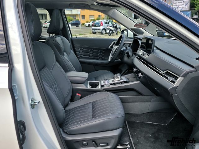 Mitsubishi Plug-in Hybrid Outlander 2025