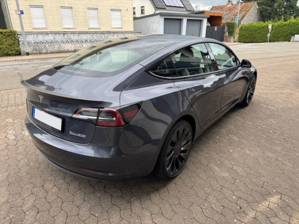 Tesla Model 3 2022