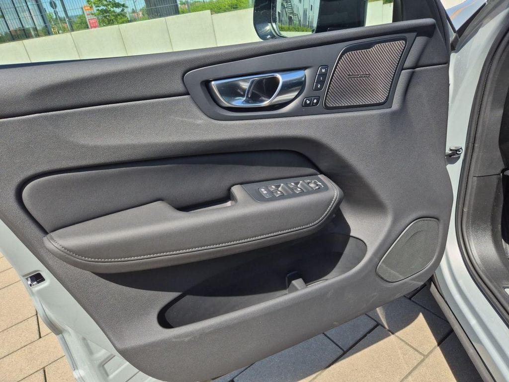 Volvo XC60 2025