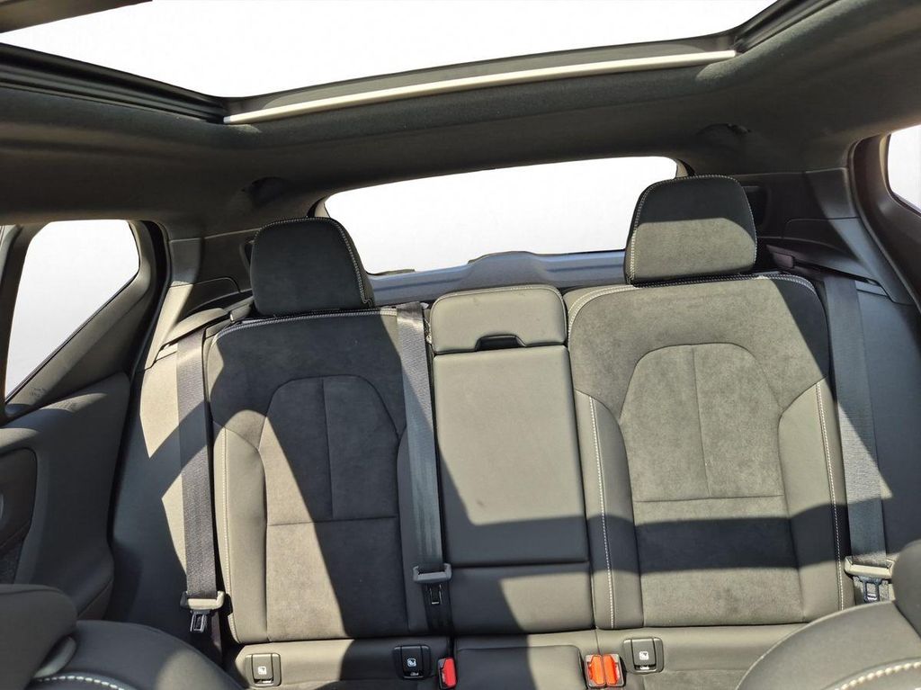 Volvo EX40