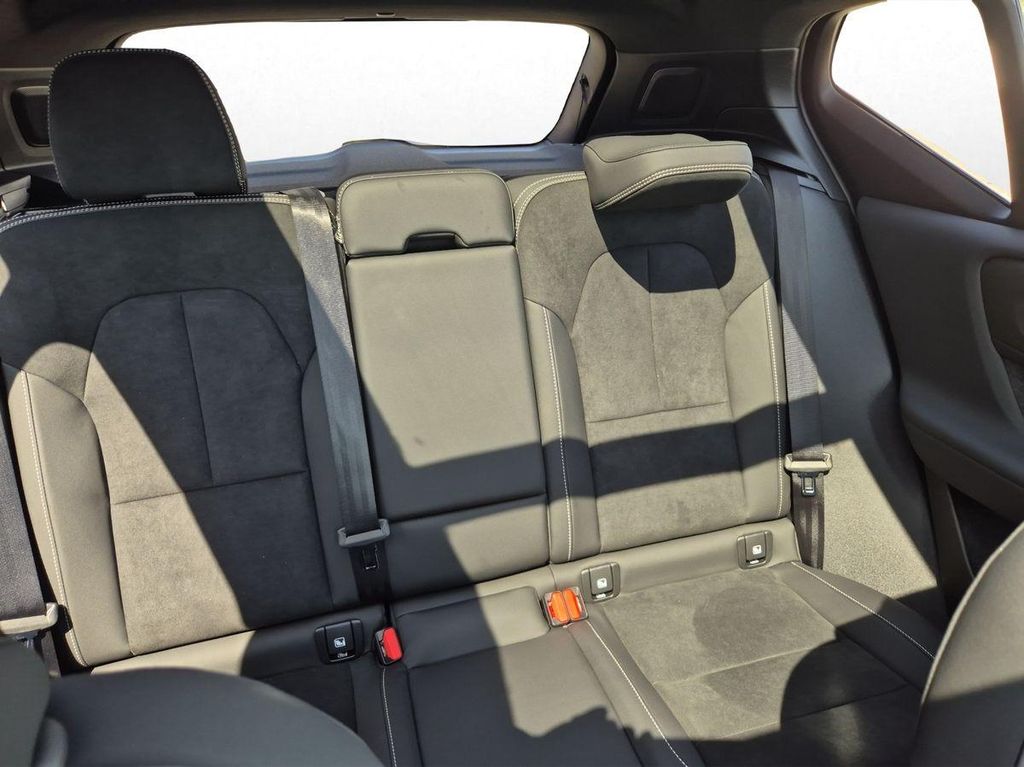 Volvo EX40