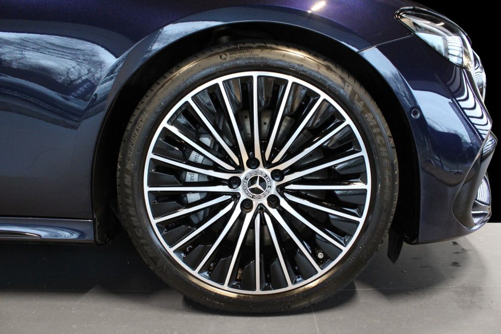 Mercedes-Benz E 300 2025