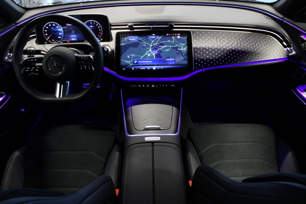 Mercedes-Benz E 300 2025