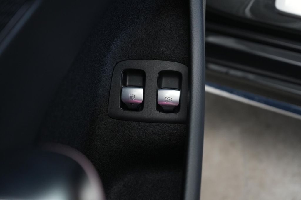 Mercedes-Benz E 300 2025