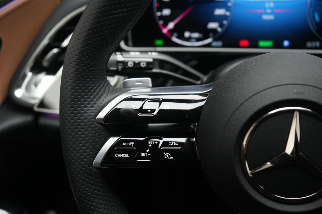 Mercedes-Benz E 300 2025